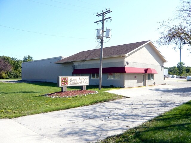 4865 Carpenter Rd, Ypsilanti, MI à vendre - Photo de l’immeuble – Image 2 sur 18
