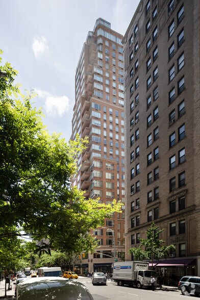 1136-1146 Madison Ave, New York, NY à louer - Photo de l’immeuble – Image 3 sur 4