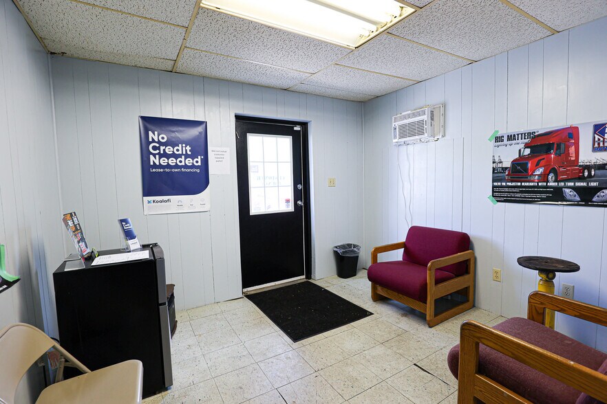 430 US-62 E, Eddyville, KY à vendre - Photo intérieure – Image 2 sur 51