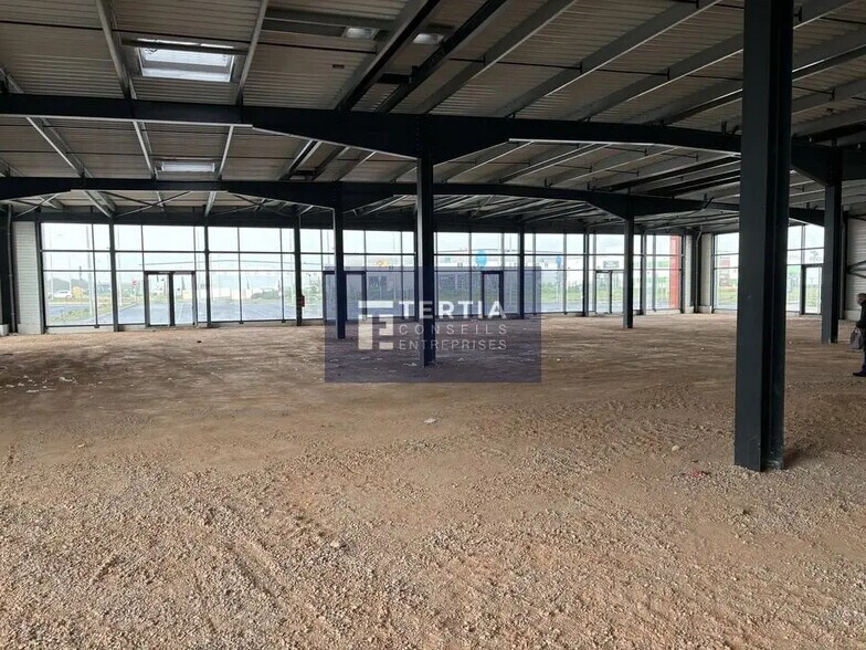 Local commercial dans CLERMONT-L'HERAULT à louer - Photo de l’immeuble – Image 3 sur 9