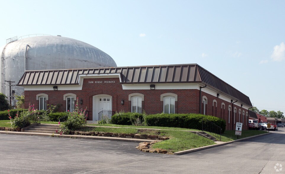 6767 E Washington St, Indianapolis, IN à louer - Photo de l’immeuble – Image 3 sur 3