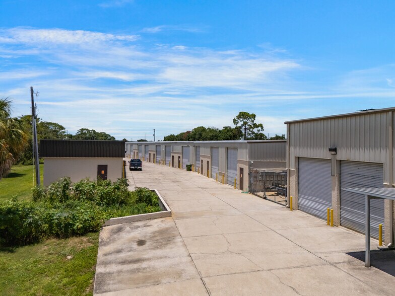 2221 8th St, Sarasota, FL à louer - Photo de l’immeuble – Image 3 sur 8