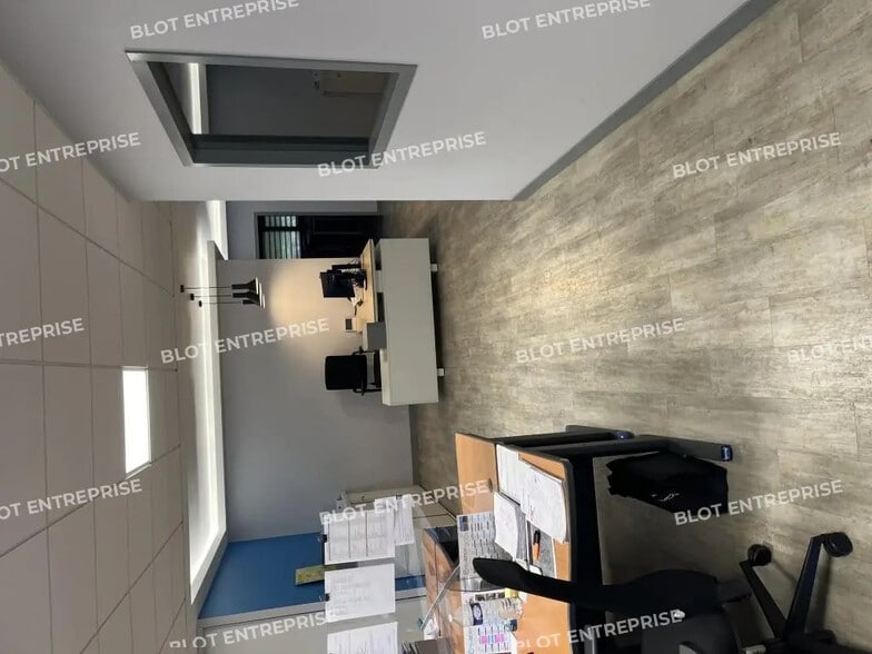 Local d’activités dans Pluguffan à louer - Photo de l’immeuble – Image 3 sur 8