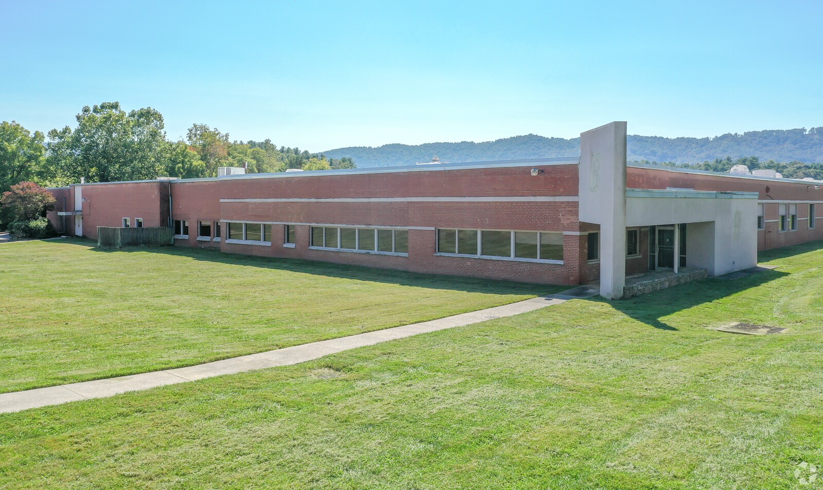 1 Balcrank Way, Weaverville, NC à louer Photo principale– Image 1 sur 15