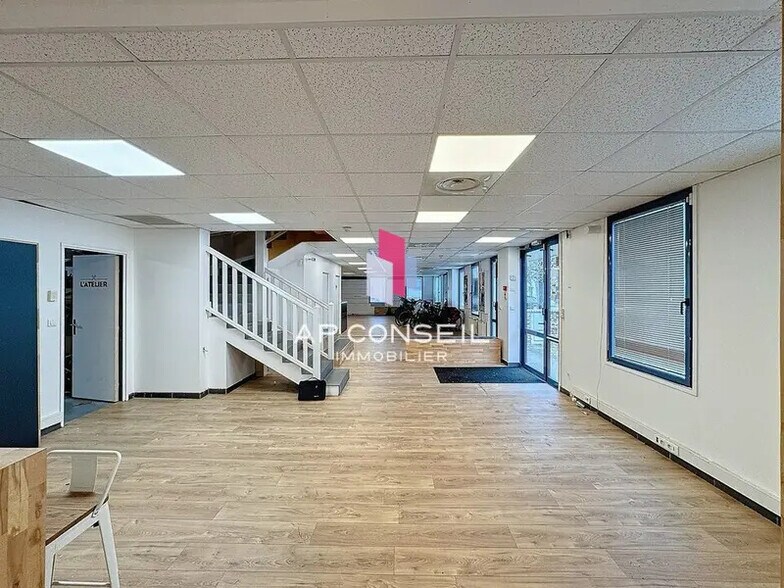Local d’activités dans Croissy-sur-Seine à louer - Photo intérieure – Image 1 sur 11