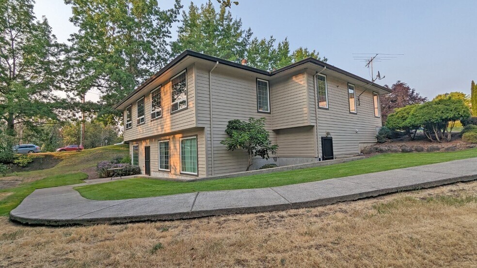 4440 NE Cornell Rd, Hillsboro, OR à louer - Photo de l’immeuble – Image 2 sur 16