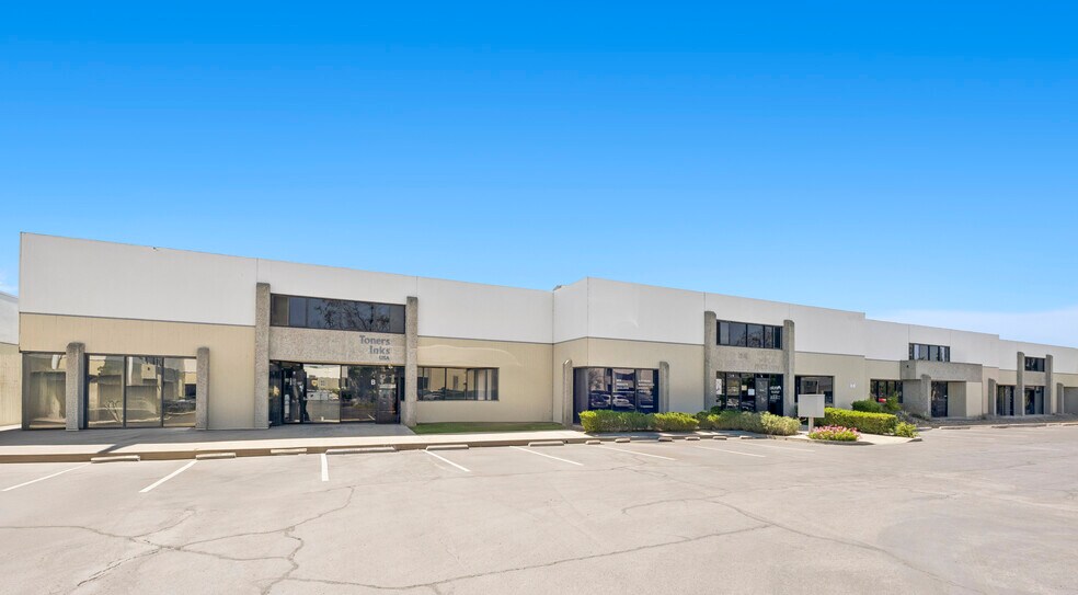 1195 Linda Vista Dr, San Marcos, CA à louer - Photo de l’immeuble – Image 2 sur 12