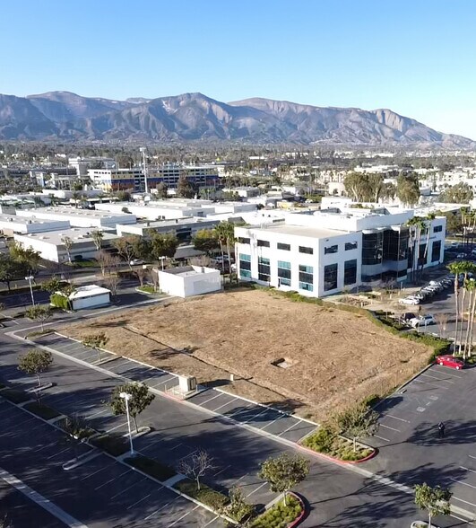 450 E Rincon St, Corona, CA à vendre - Photo de l’immeuble – Image 1 sur 4