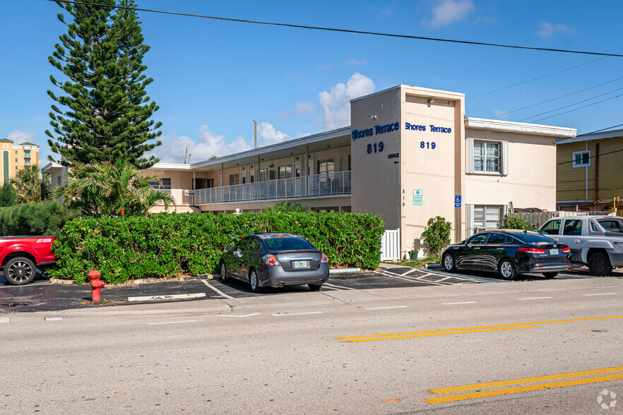 819 N Ocean Blvd, Pompano Beach, FL à louer - Photo principale – Image 1 sur 20