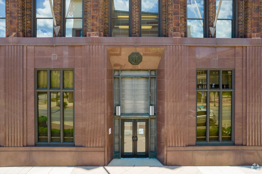 205 W Jefferson Blvd, South Bend, IN à louer - Photo de l’immeuble – Image 3 sur 9