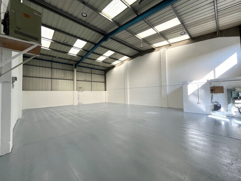 Primrose Hl, Kings Langley à louer - Photo de l’immeuble – Image 3 sur 5