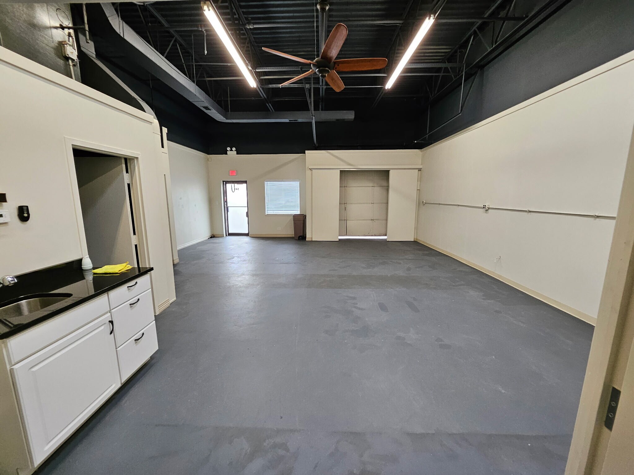 541 N Wolf Rd, Wheeling, IL à louer Photo de l’immeuble– Image 1 sur 13