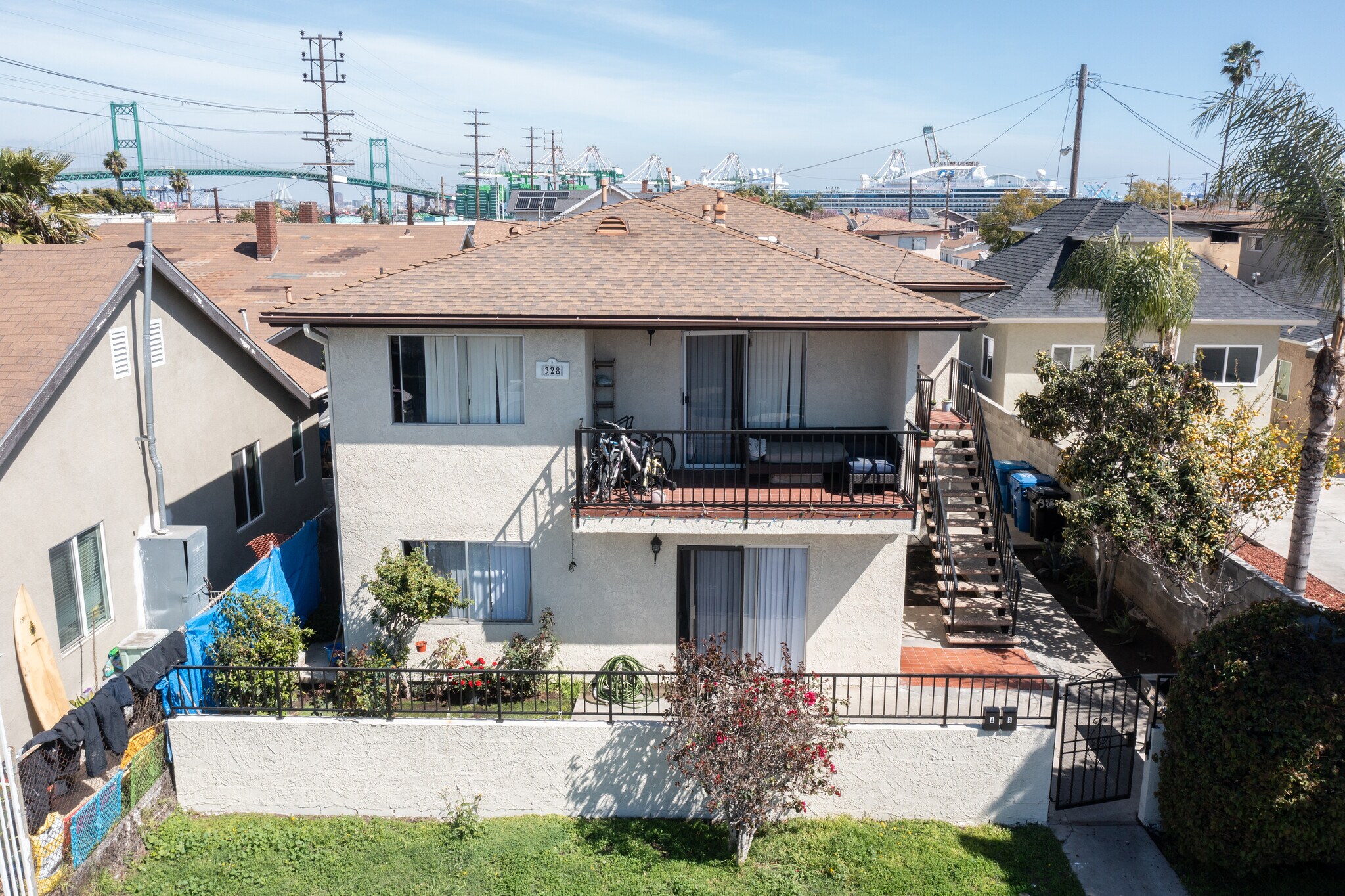 328 N Centre St, San Pedro, CA à vendre Photo de l’immeuble– Image 1 sur 9