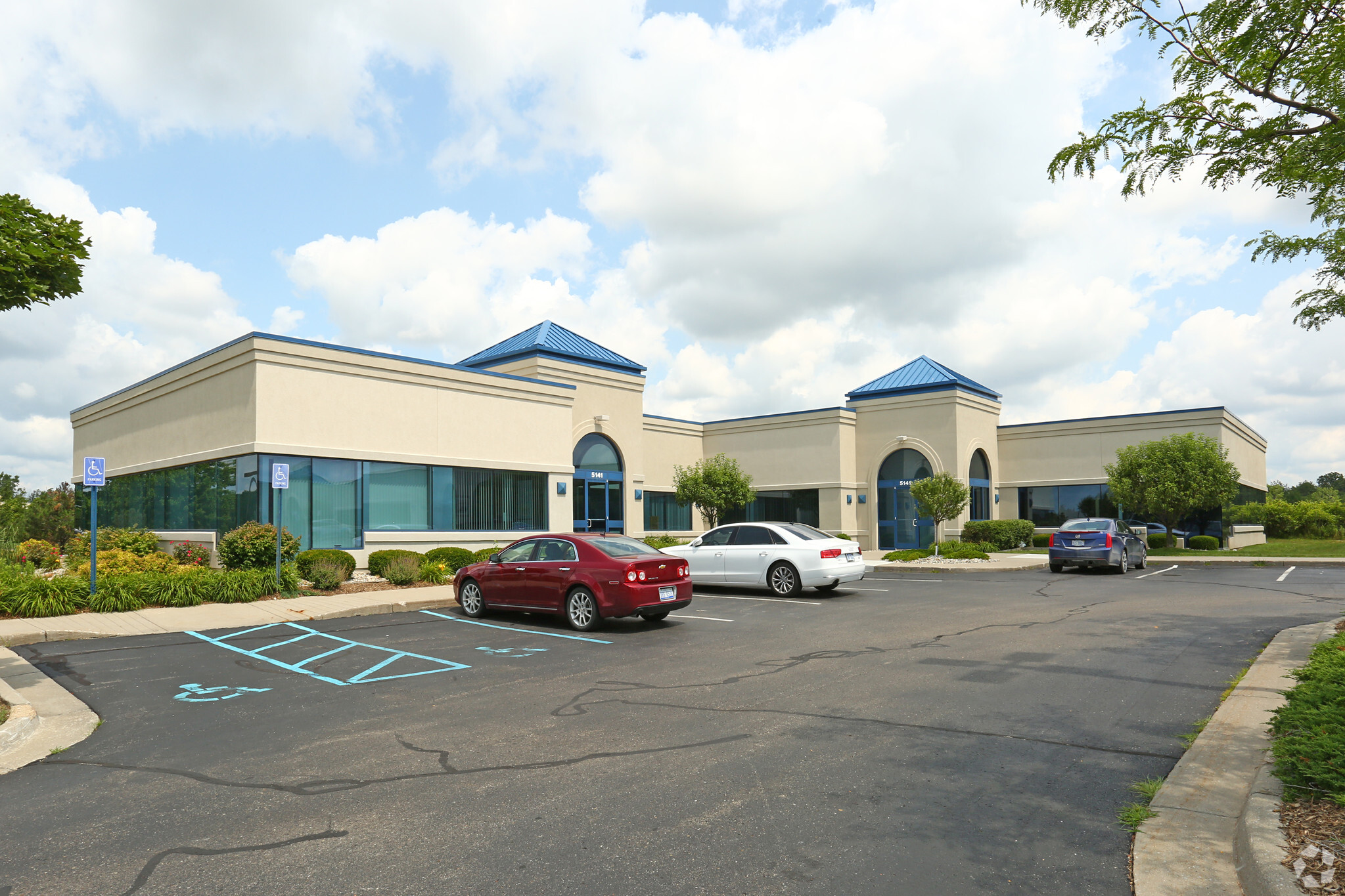 5141 Gateway Centre Dr, Flint, MI à vendre Photo principale– Image 1 sur 29