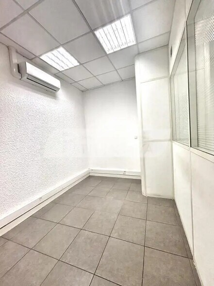 Local commercial dans Marseille à louer - Photo de l’immeuble – Image 3 sur 3