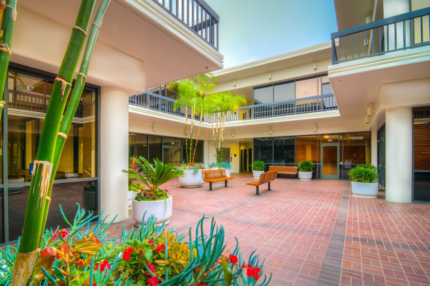 2121 E Coast Hwy, Newport Beach, CA à louer - Photo de l’immeuble – Image 3 sur 6