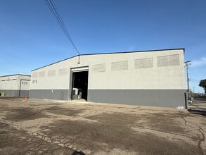 875 N Stockton St, Lodi, CA à louer Photo de l’immeuble– Image 2 sur 6