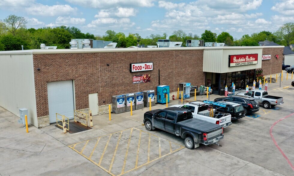750 Us Highway 377, Pilot Point, TX à louer - Photo de l’immeuble – Image 2 sur 5