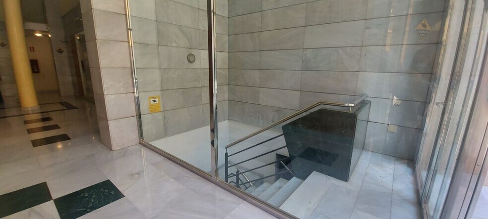 Bureau dans El Ejido, Almería à louer - Photo de l’immeuble – Image 3 sur 11