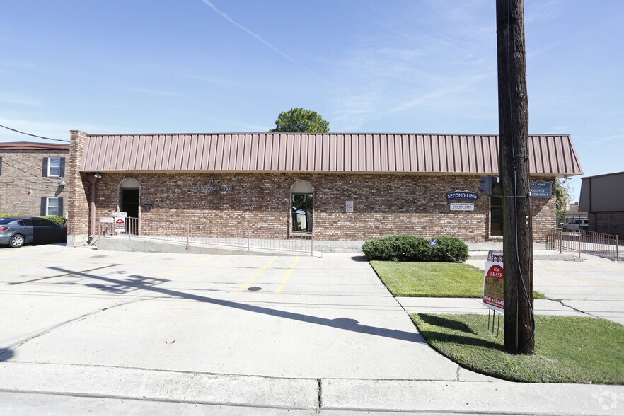 2727 Houma Blvd, Metairie, LA à louer - Photo principale – Image 1 sur 22