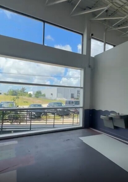 3400 NW 78th Ave, Miami, FL à louer - Photo de l’immeuble – Image 1 sur 5