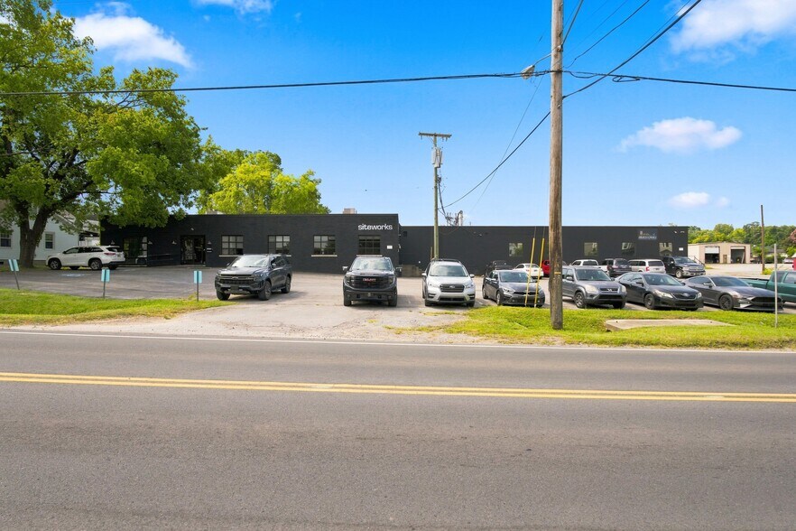 6115 Robertson Ave, Nashville, TN à louer - Photo de l’immeuble – Image 3 sur 77