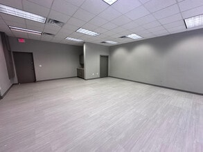 600-618 N McColl Rd, McAllen, TX à louer Photo intérieure– Image 2 sur 5