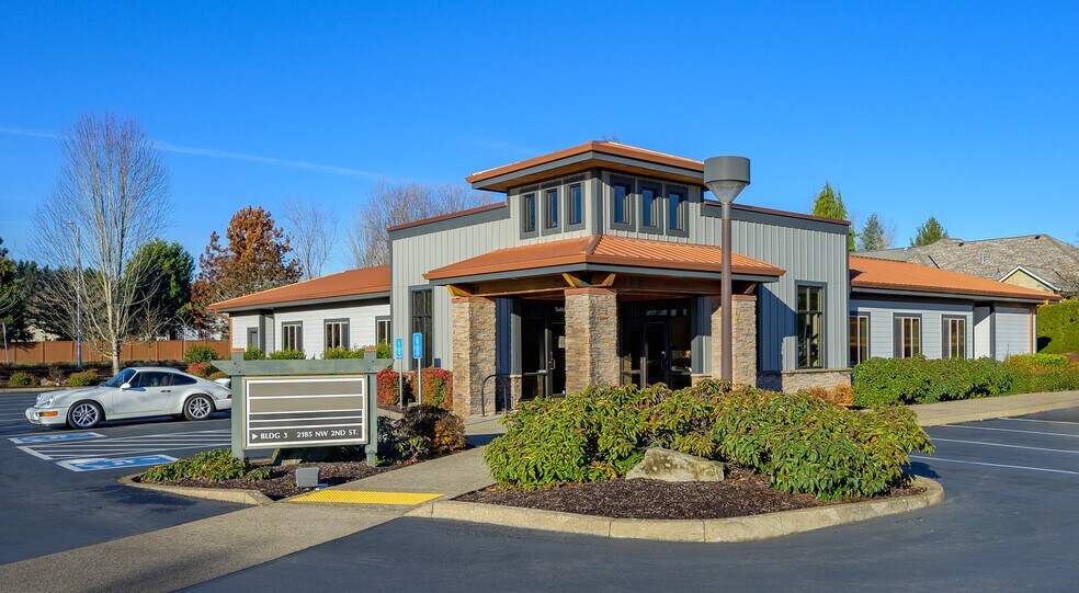 2185 NW 2nd St, McMinnville, OR à louer - Photo de l’immeuble – Image 3 sur 9