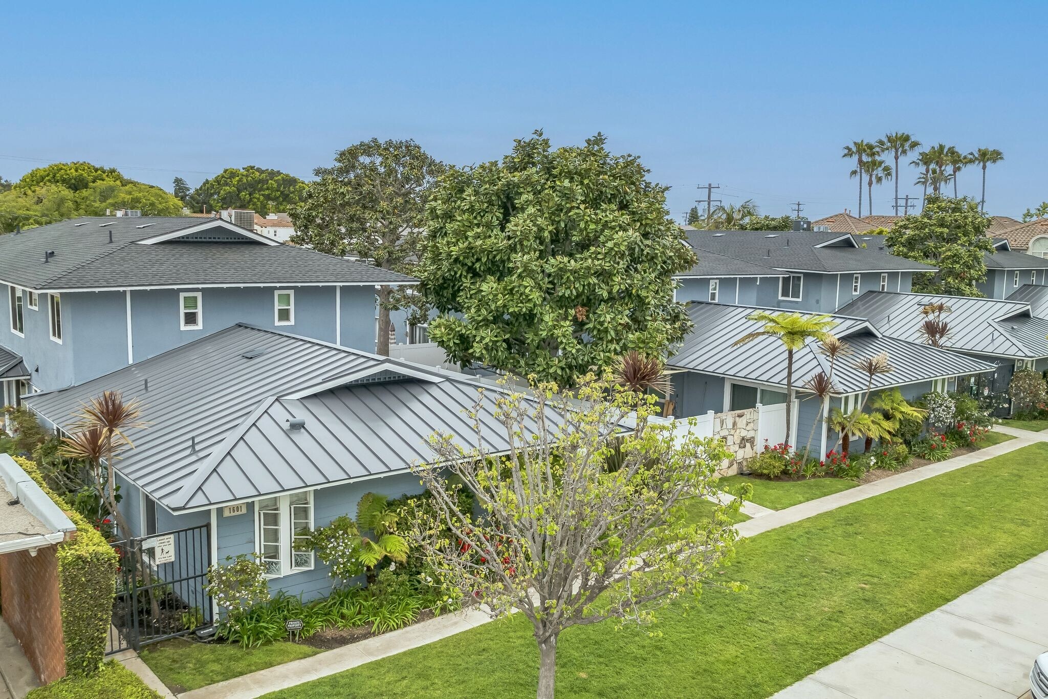 1601 E 15th St, Newport Beach, CA à vendre Photo de l’immeuble– Image 1 sur 25