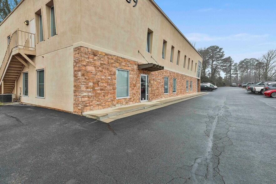 1039 Sullivan Rd, Newnan, GA à louer - Photo de l’immeuble – Image 2 sur 15