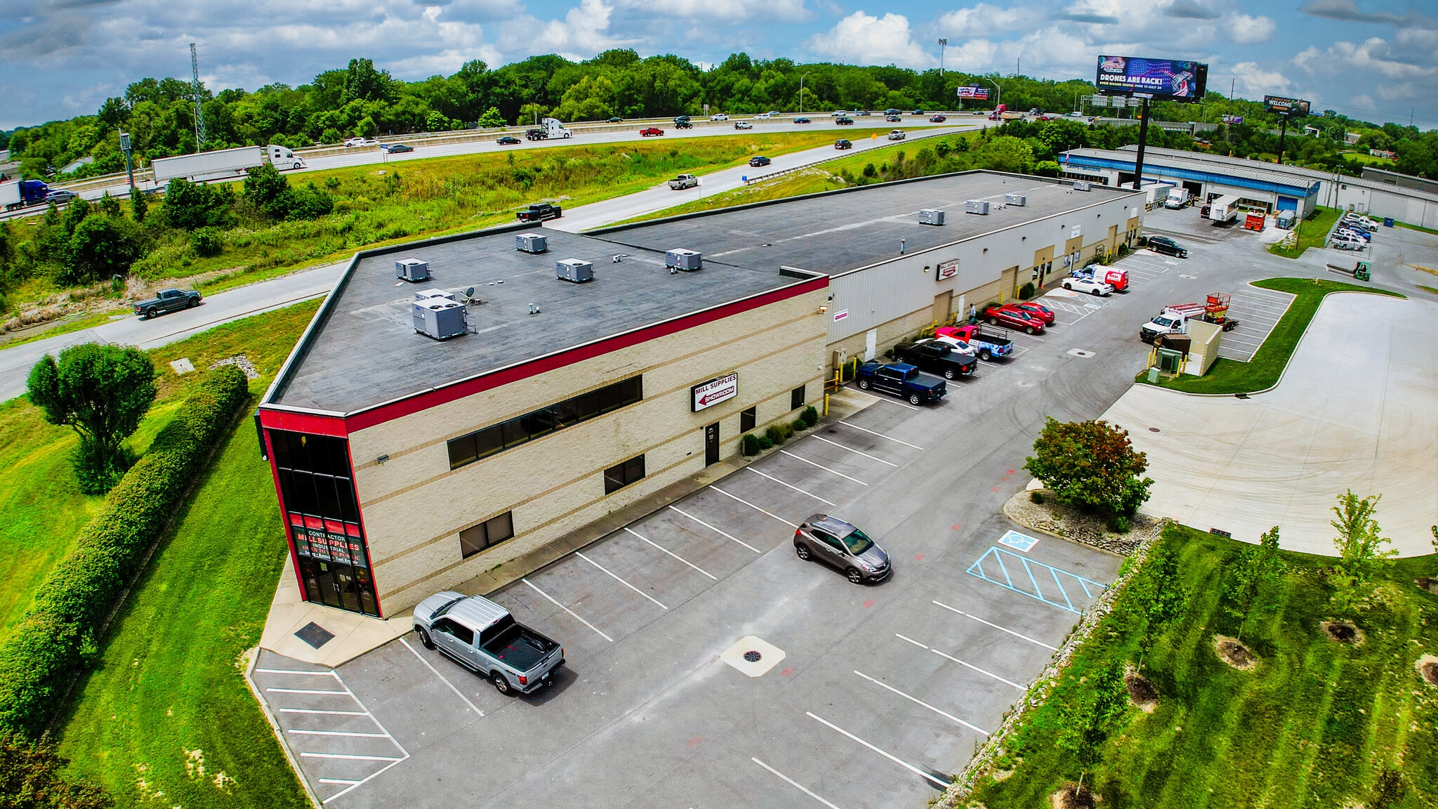 7522-7528 E Pendleton Pike, Indianapolis, IN à louer Photo principale– Image 1 sur 14