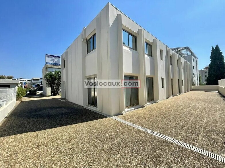 Bureau dans Saint-Laurent-du-Var à louer - Photo de l’immeuble – Image 1 sur 5