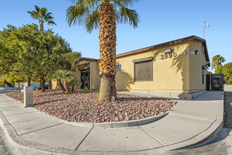 3990 W Vegas Dr, Las Vegas, NV à louer Photo de l’immeuble– Image 1 sur 28