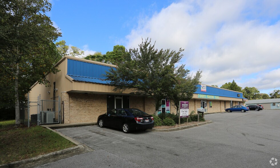 2415 N Pace Blvd, Pensacola, FL à louer - Photo principale – Image 1 sur 39
