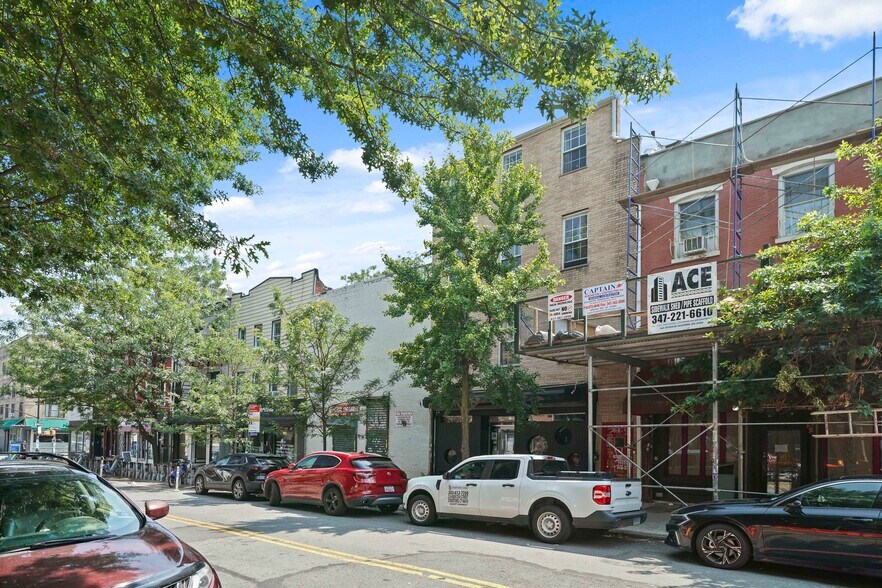 296 Grand St, Brooklyn, NY à vendre - Photo de l’immeuble – Image 2 sur 55