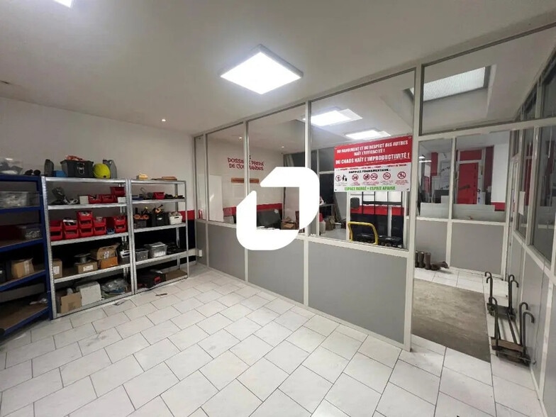 Local d’activités dans Lens à louer - Photo de l’immeuble – Image 3 sur 5