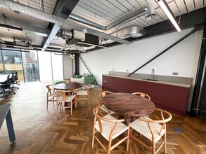 15 Settles St, Londres à louer Photo intérieure– Image 2 sur 21