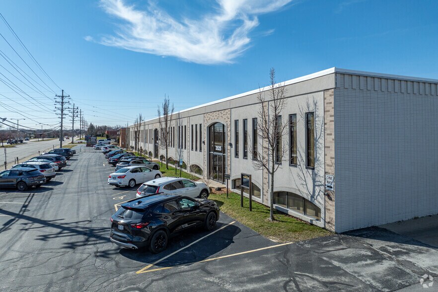 3505-3535 N 124th St, Brookfield, WI à louer - Photo principale – Image 1 sur 5