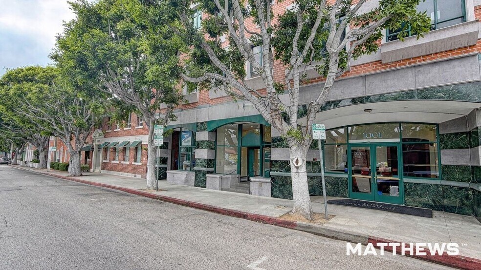 1001 Gayley Ave, Los Angeles, CA à louer - Photo de l’immeuble – Image 2 sur 4