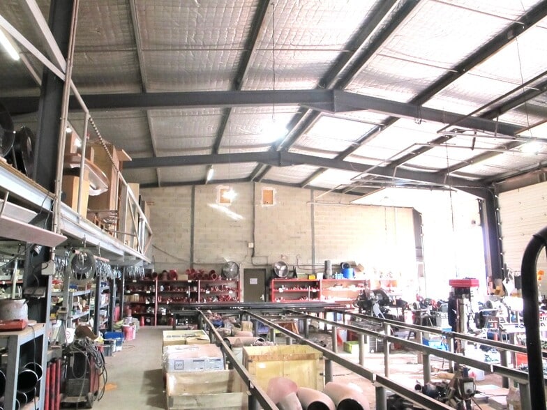 Industriel/Logistique dans Le Thor à vendre - Photo de l’immeuble – Image 2 sur 6
