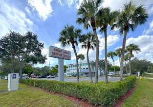 8895 N Military Trl, Palm Beach Gardens, FL à louer Photo de l’immeuble– Image 2 sur 4