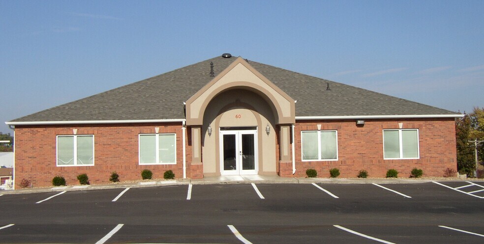 60 Hill Pointe Ct, Saint Charles, MO à louer - Photo de l’immeuble – Image 2 sur 6
