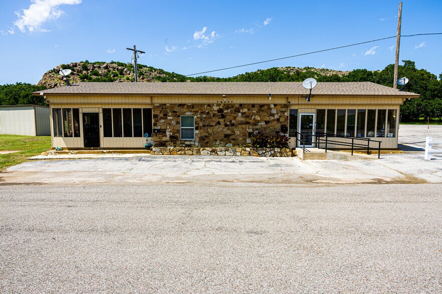 19857 State Highway 49, Medicine Park, OK à vendre - Photo principale – Image 1 sur 22
