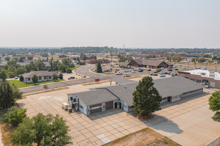 227 16th St W, Dickinson, ND à vendre - Photo de l’immeuble – Image 2 sur 27