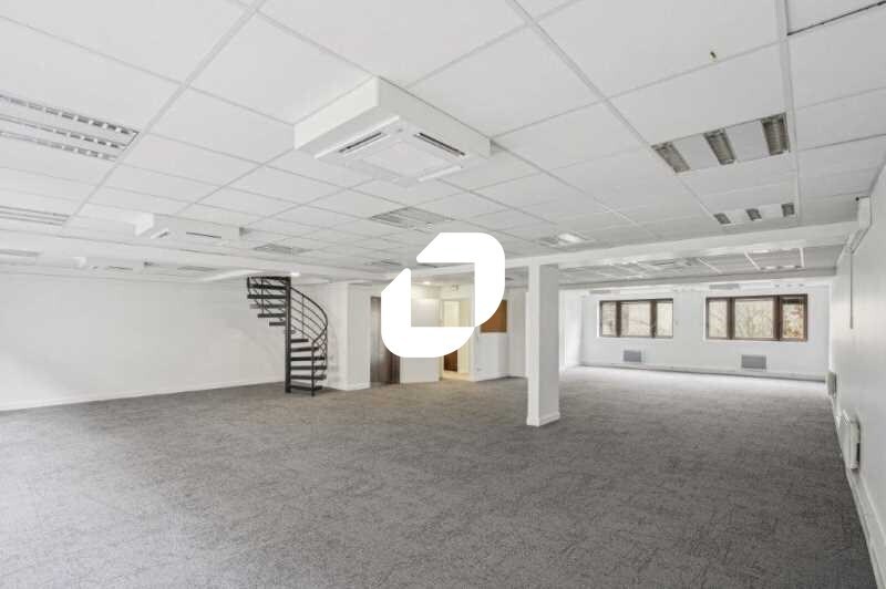 Bureau dans Neuilly-sur-Seine à louer - Photo intérieure – Image 3 sur 9