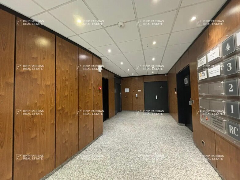 Bureau dans Lyon à louer - Hall d’entrée – Image 2 sur 14