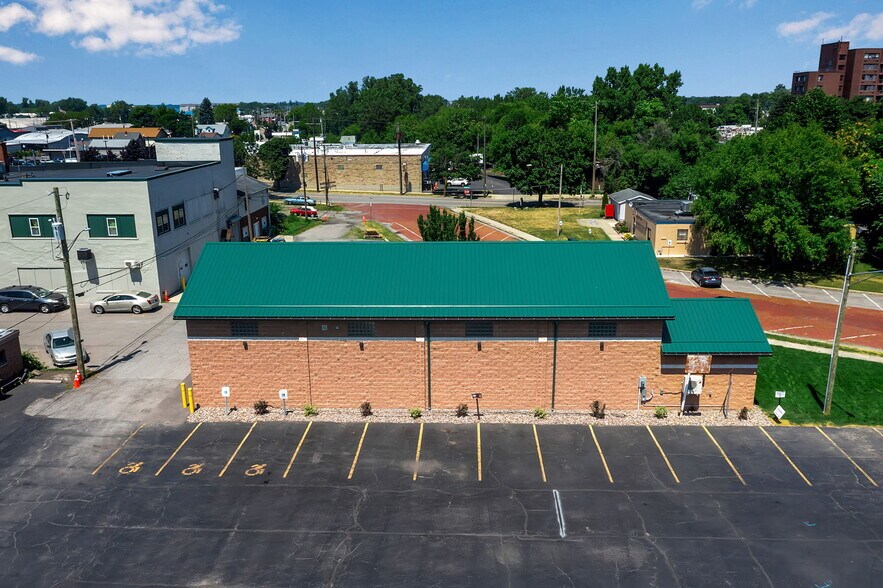 73 Main St, North Tonawanda, NY à vendre - Photo de l’immeuble – Image 2 sur 8