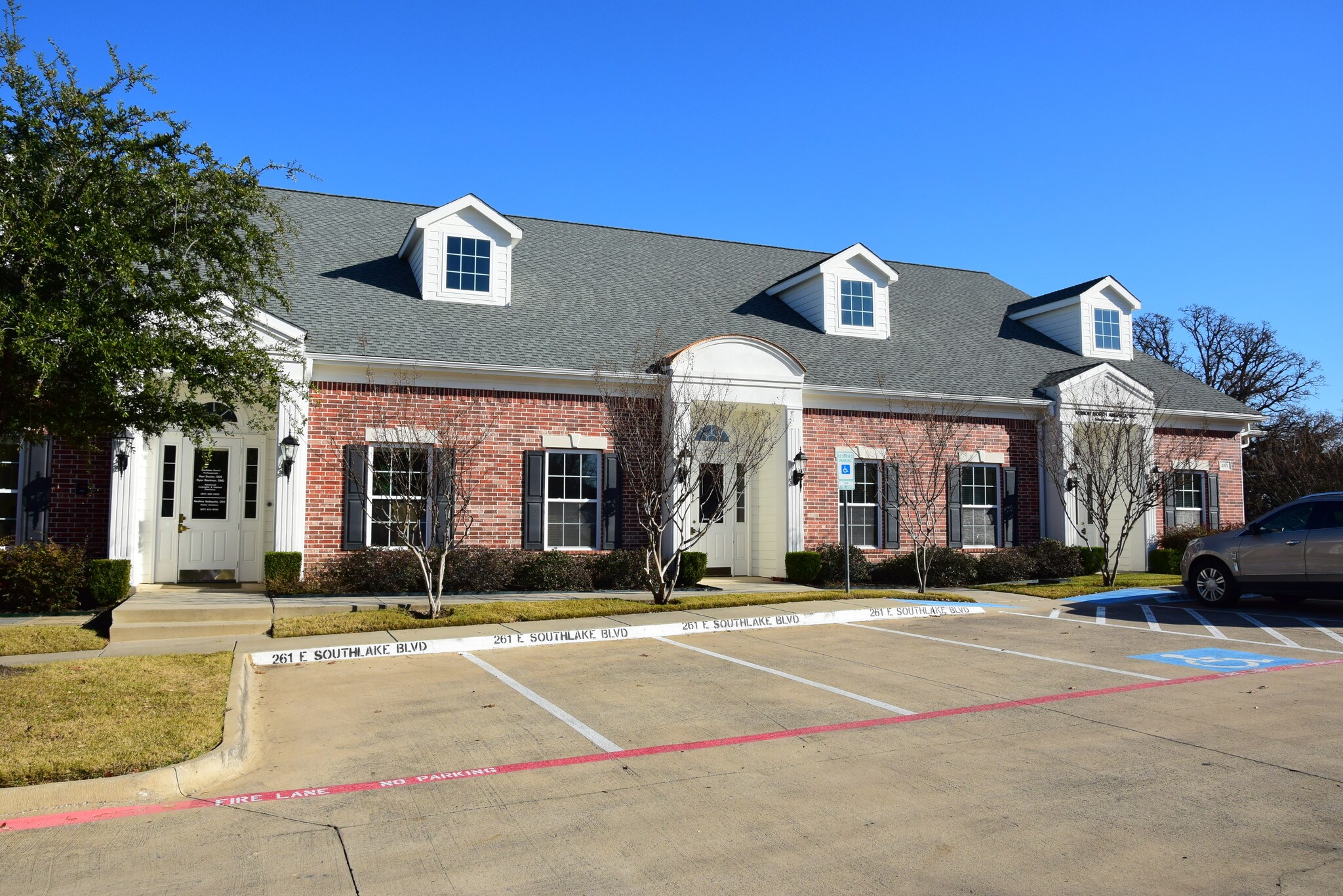 261 E Southlake Blvd, Southlake, TX à louer Photo de l’immeuble– Image 1 sur 4