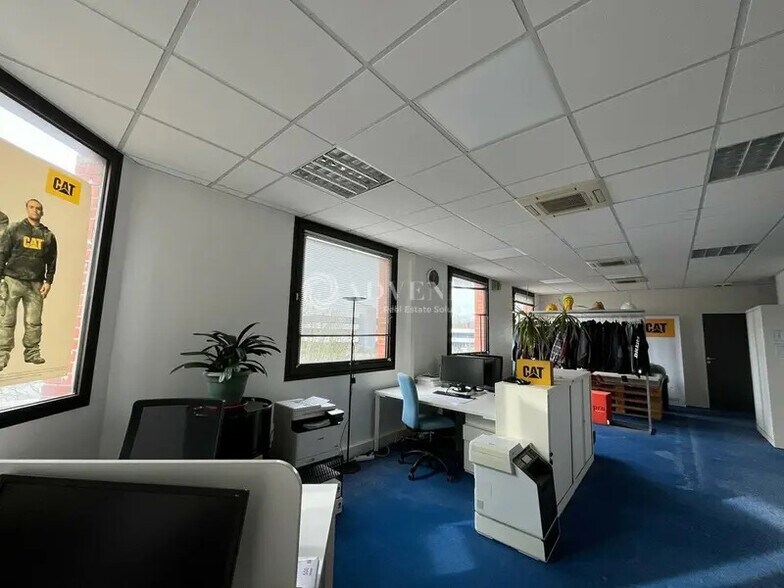 Bureau dans Montigny-le-Bretonneux à vendre - Photo intérieure – Image 2 sur 6