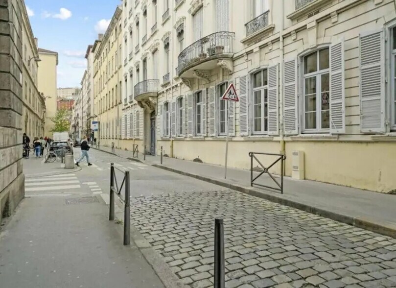 Bureau dans Lyon à vendre - Photo de l’immeuble – Image 2 sur 14